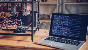 ماینر بیت کوین چیست؟ آیا میتوان در خانه راه اندازی کرد؟